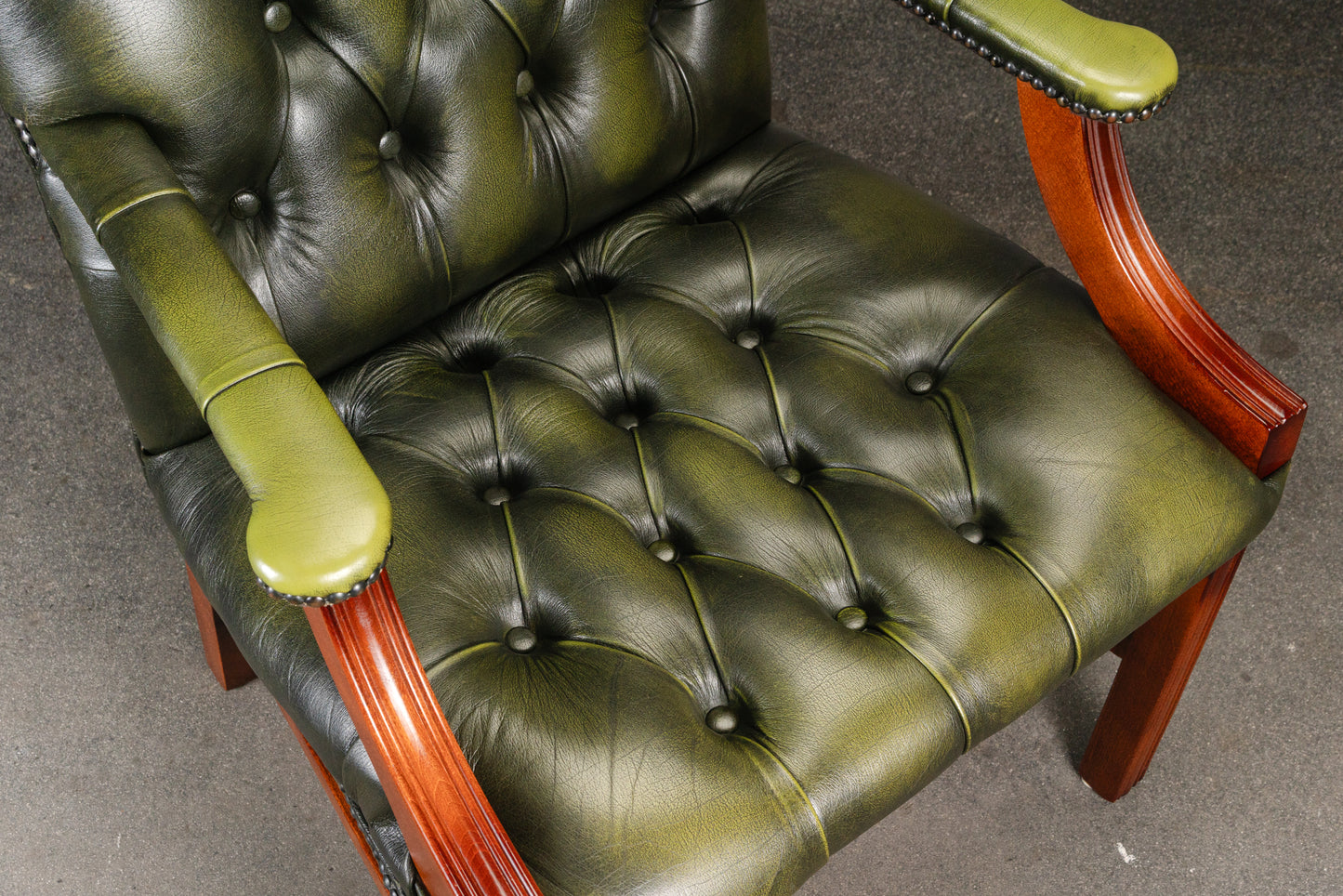 Armlehnensessel im Chesterfield Stil - Ledersessel Stuhl Chair Englischer Stil Lounge Clubsessel Alt Vintage MÖBLINGER