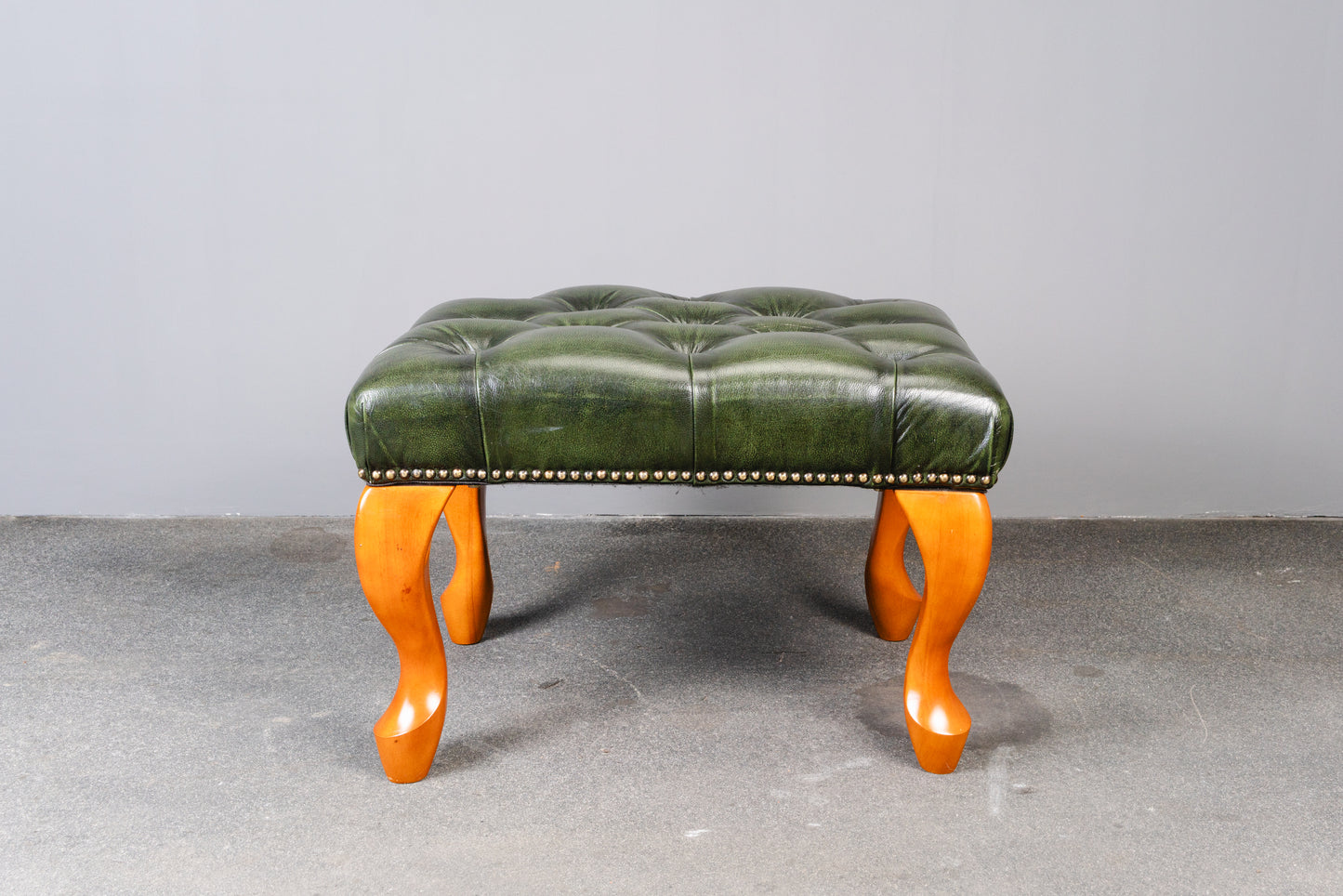 Fußhocker im Chesterfield Stil - Lederhocker Stuhl Chair Englischer Stil Lounge Clubsessel Alt Vintage MÖBLINGER