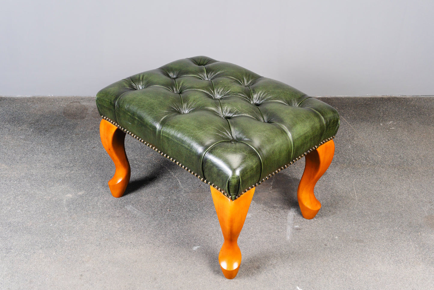 Fußhocker im Chesterfield Stil - Lederhocker Stuhl Chair Englischer Stil Lounge Clubsessel Alt Vintage MÖBLINGER