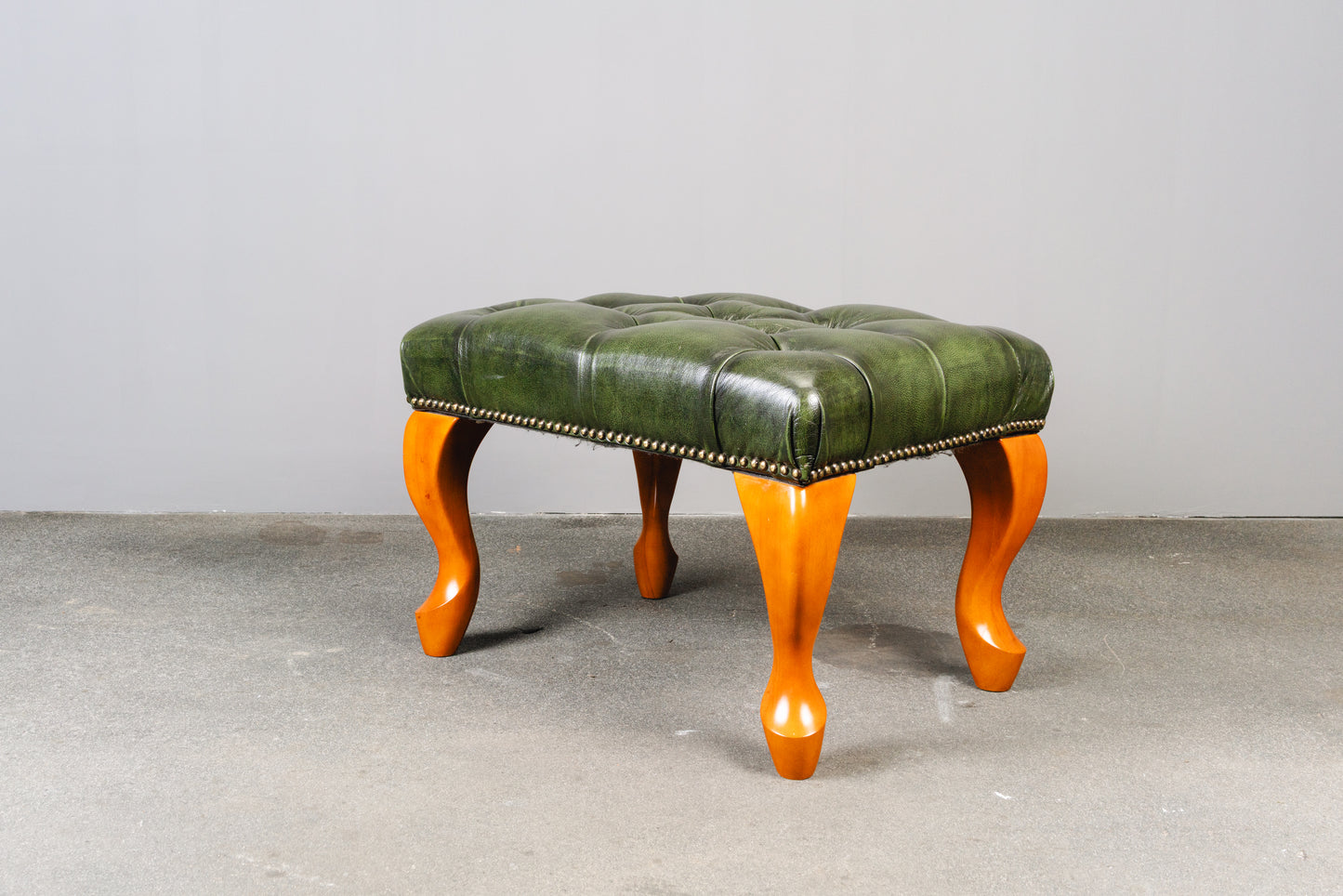 Fußhocker im Chesterfield Stil - Lederhocker Stuhl Chair Englischer Stil Lounge Clubsessel Alt Vintage MÖBLINGER