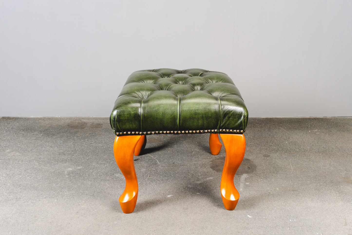 Fußhocker im Chesterfield Stil - Lederhocker Stuhl Chair Englischer Stil Lounge Clubsessel Alt Vintage MÖBLINGER