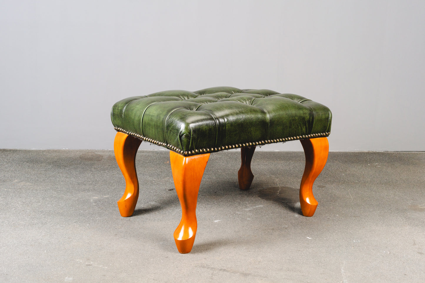 Fußhocker im Chesterfield Stil - Lederhocker Stuhl Chair Englischer Stil Lounge Clubsessel Alt Vintage MÖBLINGER