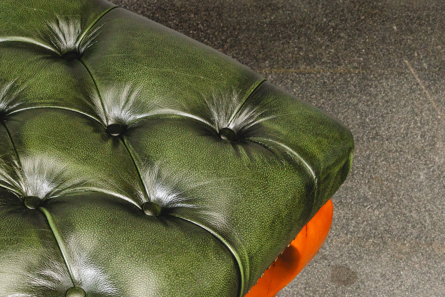 Fußhocker im Chesterfield Stil - Lederhocker Stuhl Chair Englischer Stil Lounge Clubsessel Alt Vintage MÖBLINGER