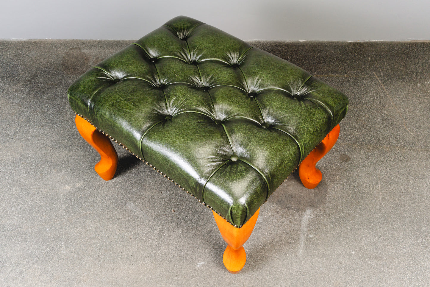 Fußhocker im Chesterfield Stil - Lederhocker Stuhl Chair Englischer Stil Lounge Clubsessel Alt Vintage MÖBLINGER