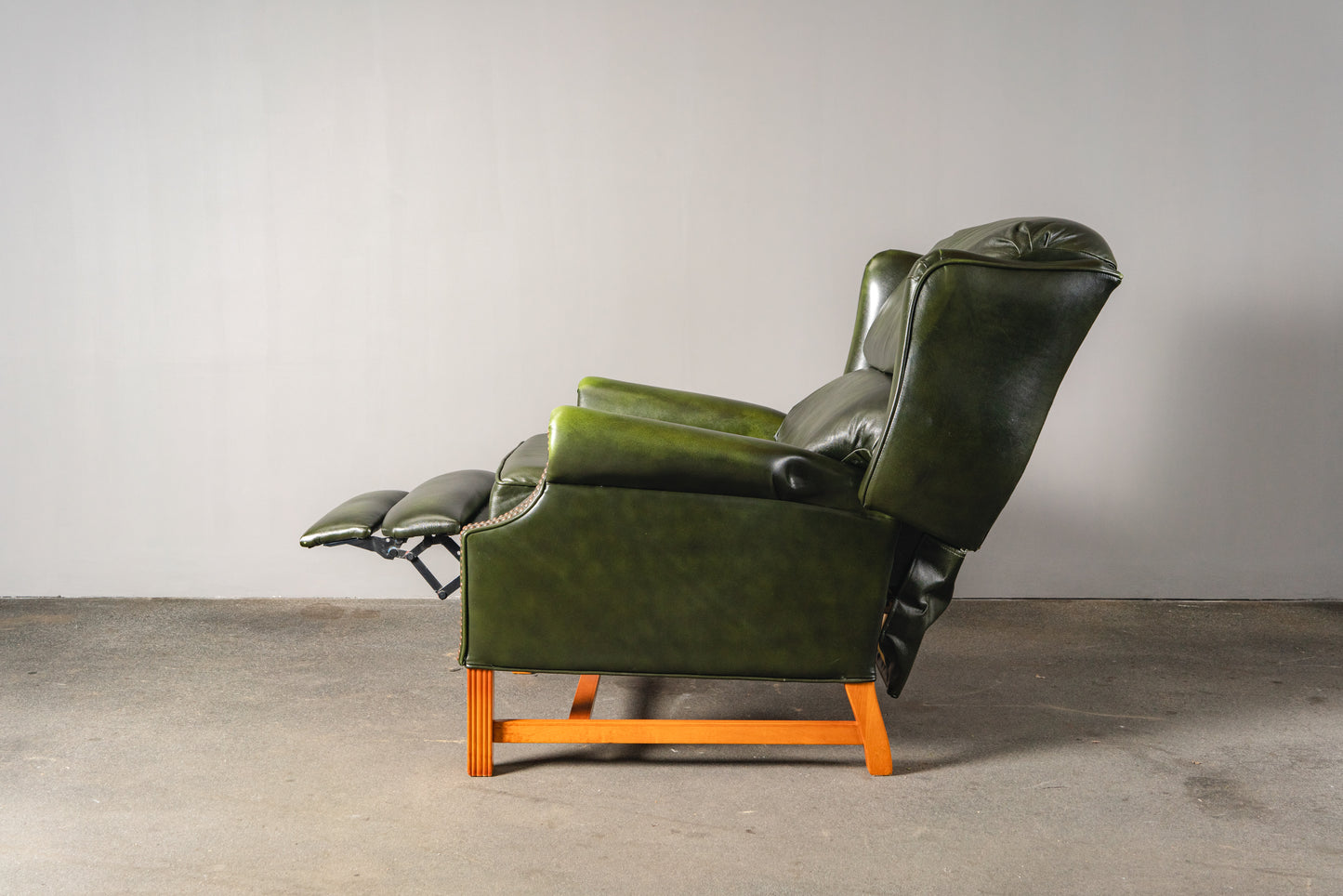 verstellbarer Ledersessel im Chesterfield Stil - Armlehnensessel Stuhl Chair Englischer Stil Lounge Clubsessel Alt Vintage MÖBLINGER