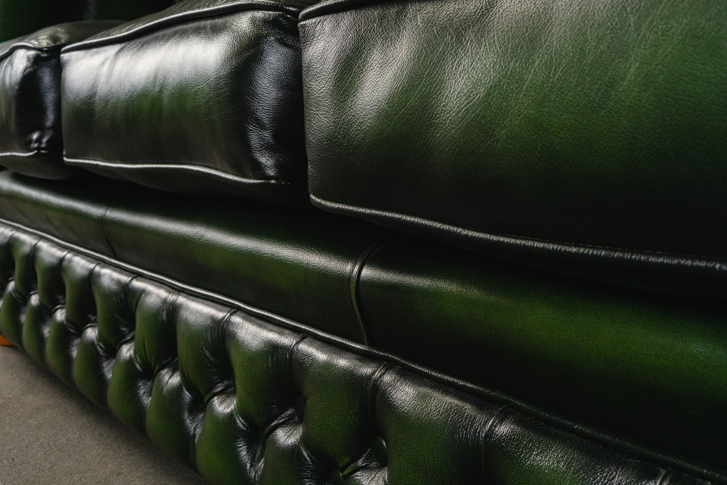 Ledersofa im Chesterfield Stil - Ledercouch Stuhl Chair Englischer Stil Lounge Clubsessel Alt Vintage MÖBLINGER