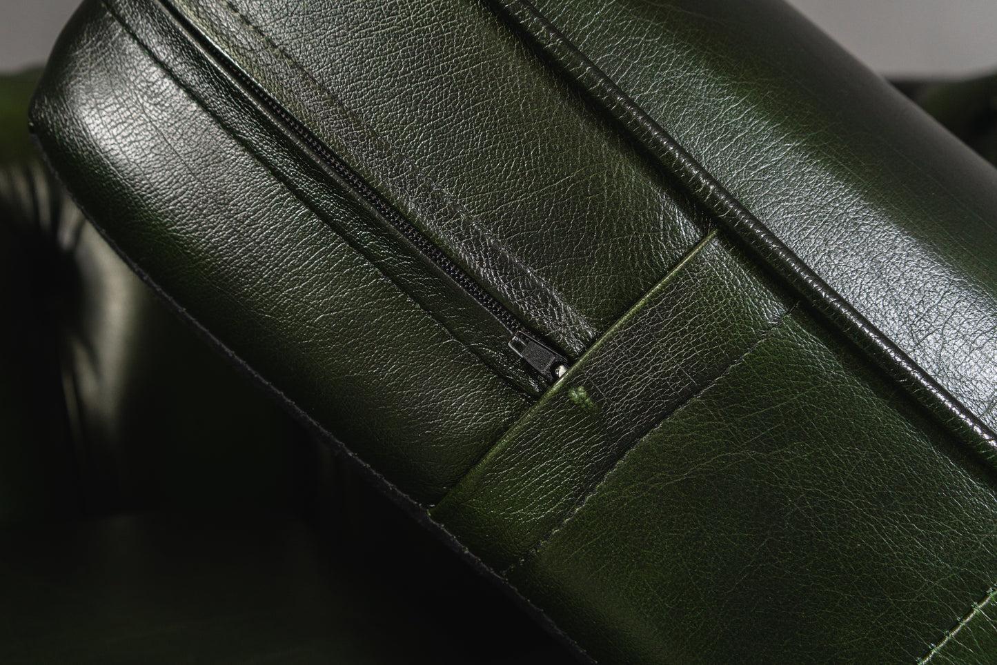 Ledersofa im Chesterfield Stil - Ledercouch Stuhl Chair Englischer Stil Lounge Clubsessel Alt Vintage MÖBLINGER