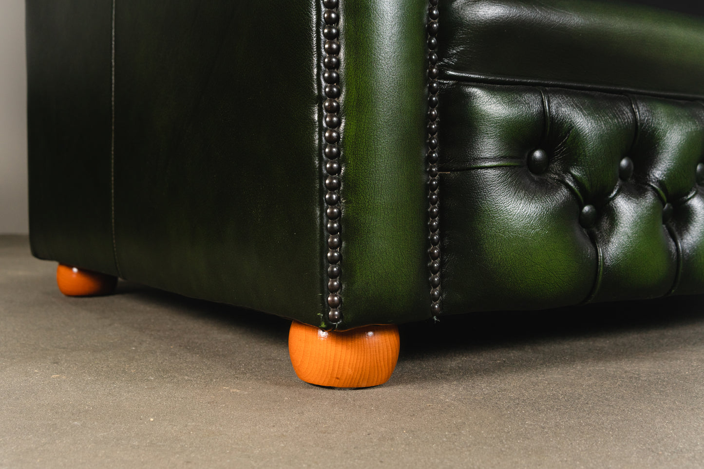 Ledersofa im Chesterfield Stil - Ledercouch Stuhl Chair Englischer Stil Lounge Clubsessel Alt Vintage MÖBLINGER