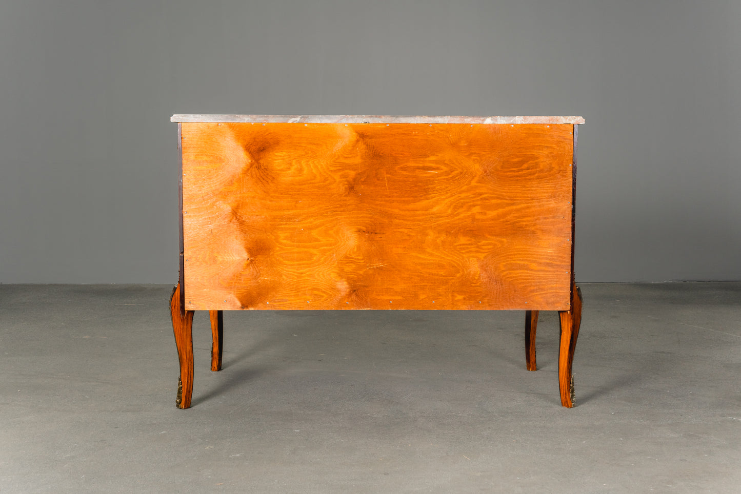 reichlich verzierte Kommode im Louis XVI Stil , 2.Hälfte des 20.Jahrhunderts - Schrank Anrichte Regal Alt Vintage MÖBLINGER