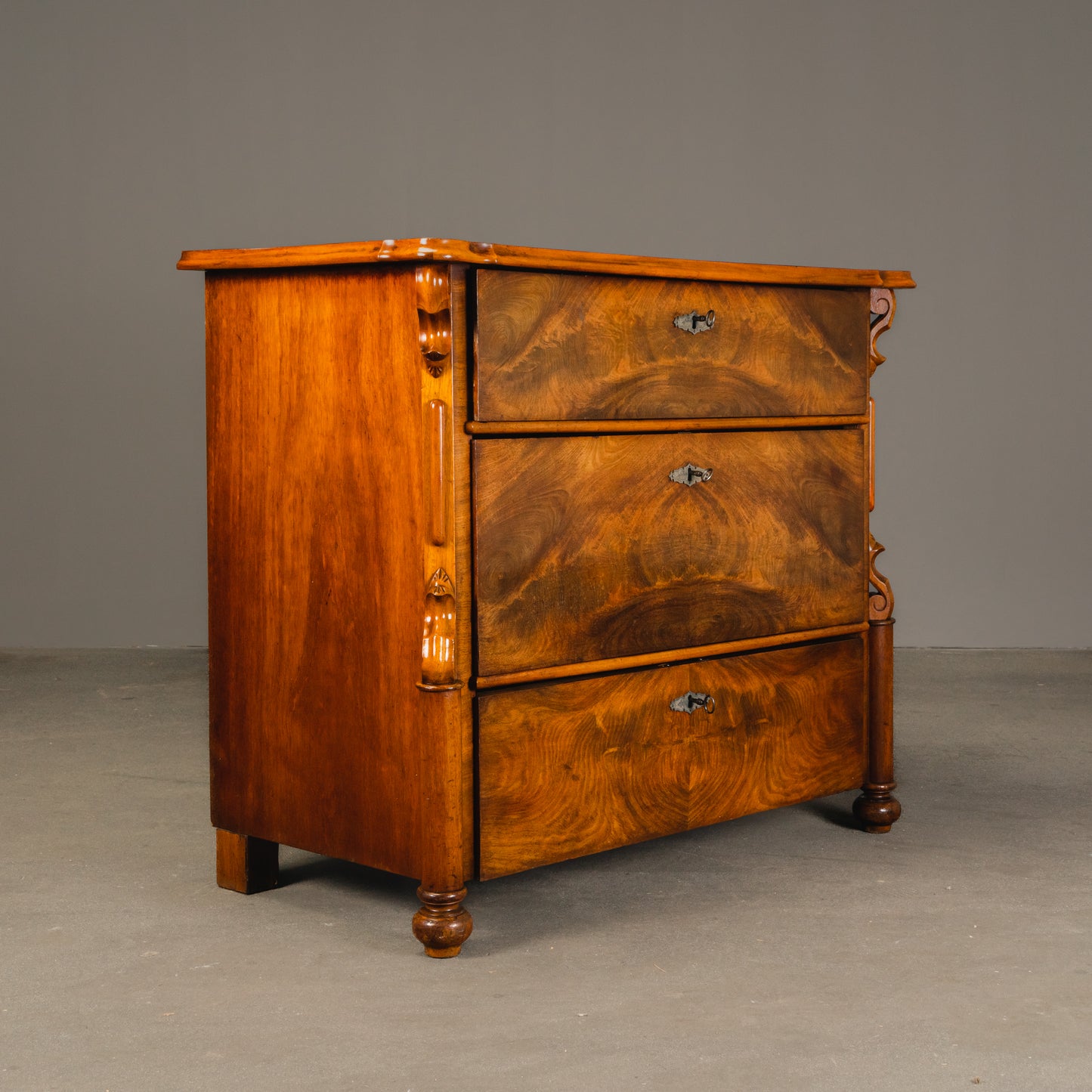 Elegante Louis Philippe Kommode, 2.Hälfte des 19.Jahrhunderts - Schrank Regal Sideboard Alt Antik MÖBLINGER