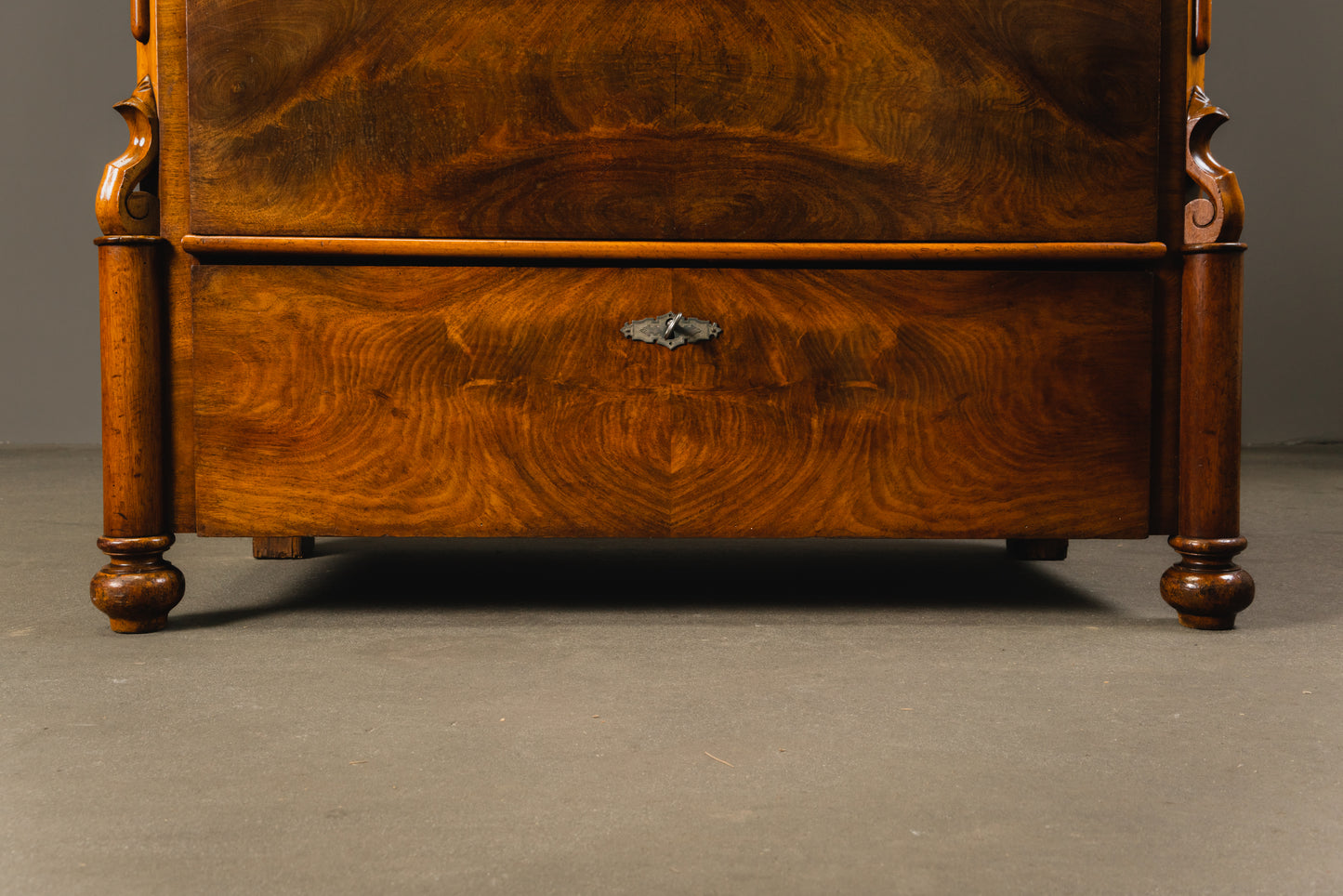 Elegante Louis Philippe Kommode, 2.Hälfte des 19.Jahrhunderts - Schrank Regal Sideboard Alt Antik MÖBLINGER