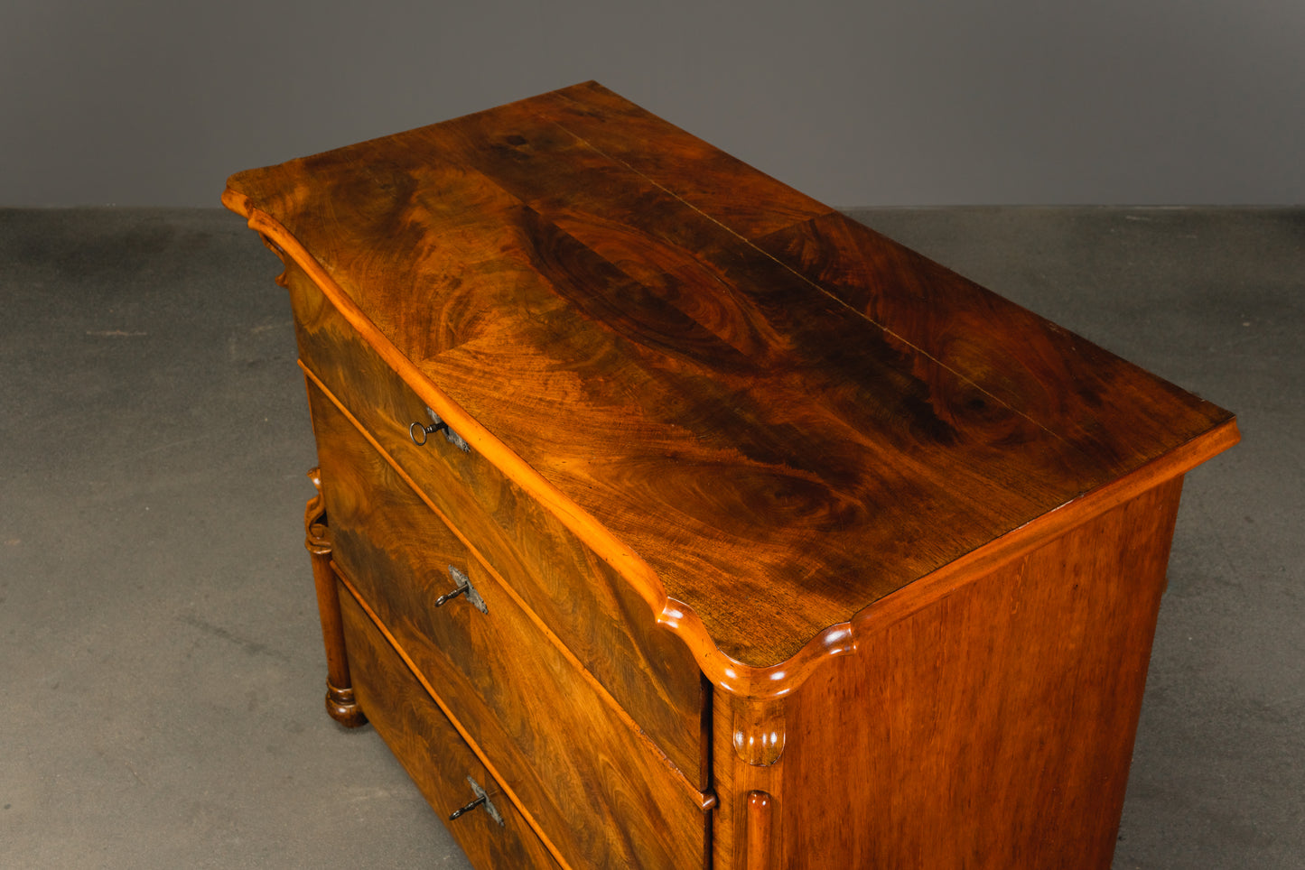 Elegante Louis Philippe Kommode, 2.Hälfte des 19.Jahrhunderts - Schrank Regal Sideboard Alt Antik MÖBLINGER