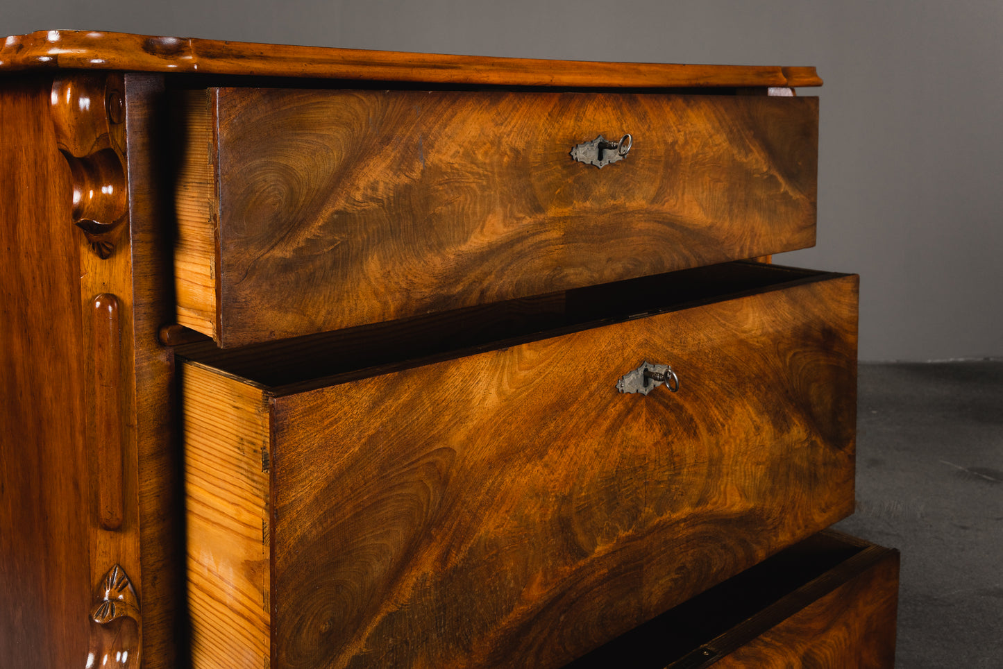 Elegante Louis Philippe Kommode, 2.Hälfte des 19.Jahrhunderts - Schrank Regal Sideboard Alt Antik MÖBLINGER