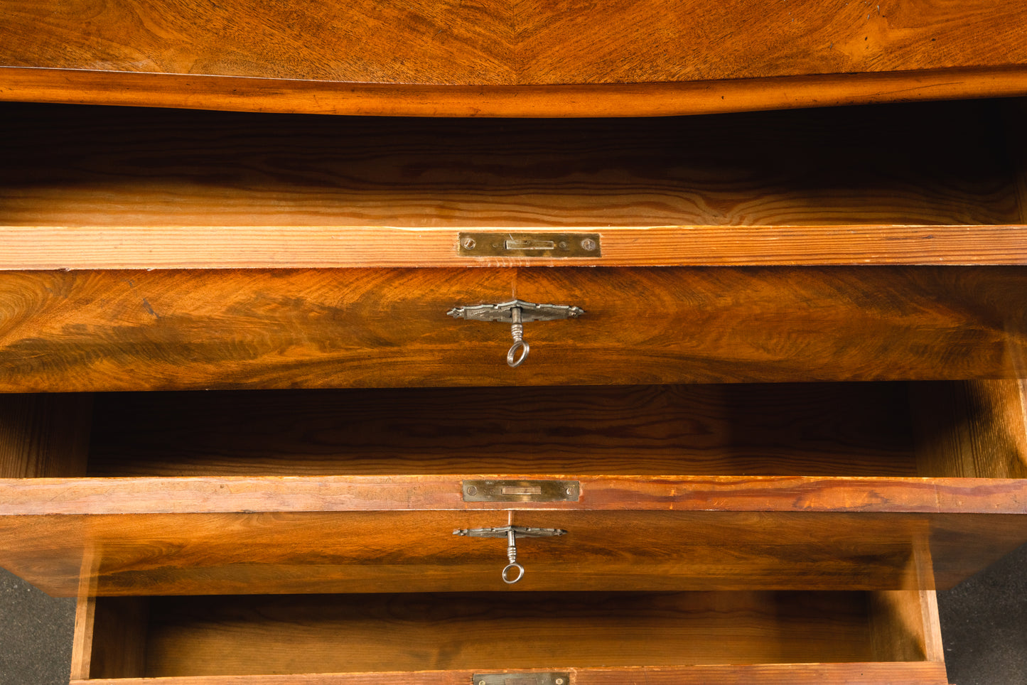 Elegante Louis Philippe Kommode, 2.Hälfte des 19.Jahrhunderts - Schrank Regal Sideboard Alt Antik MÖBLINGER