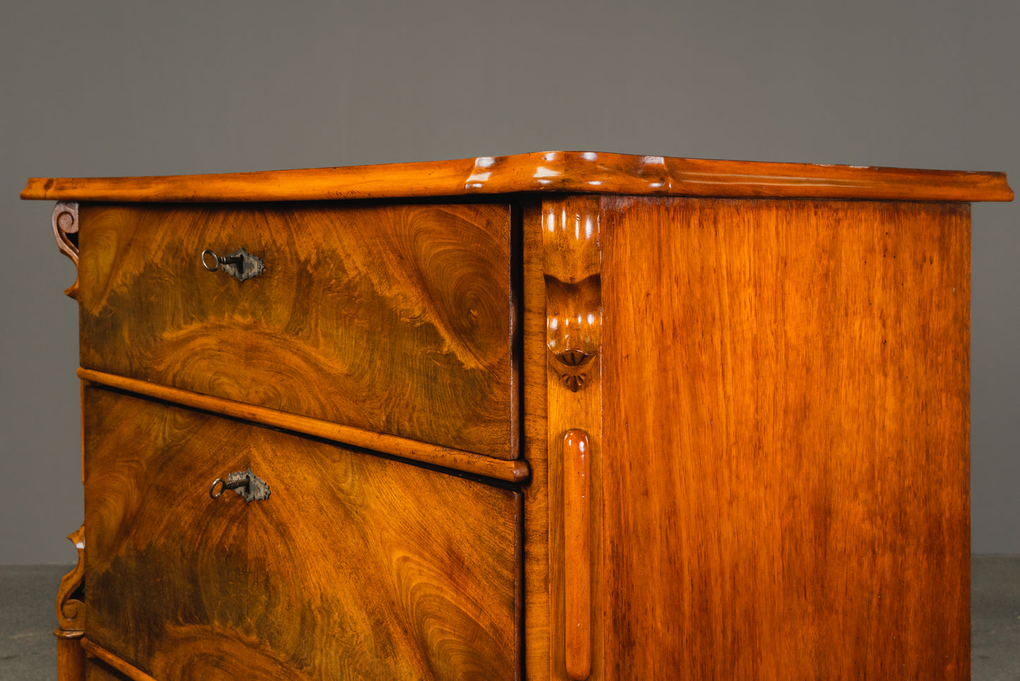 Elegante Louis Philippe Kommode, 2.Hälfte des 19.Jahrhunderts - Schrank Regal Sideboard Alt Antik MÖBLINGER