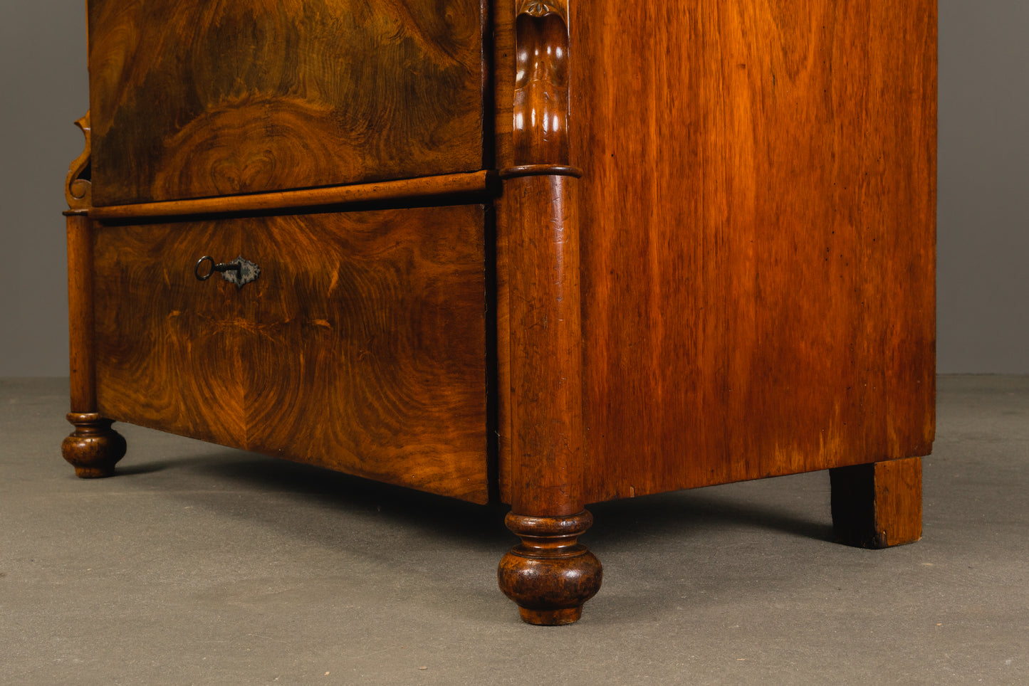 Elegante Louis Philippe Kommode, 2.Hälfte des 19.Jahrhunderts - Schrank Regal Sideboard Alt Antik MÖBLINGER