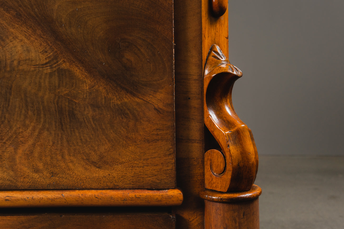 Elegante Louis Philippe Kommode, 2.Hälfte des 19.Jahrhunderts - Schrank Regal Sideboard Alt Antik MÖBLINGER