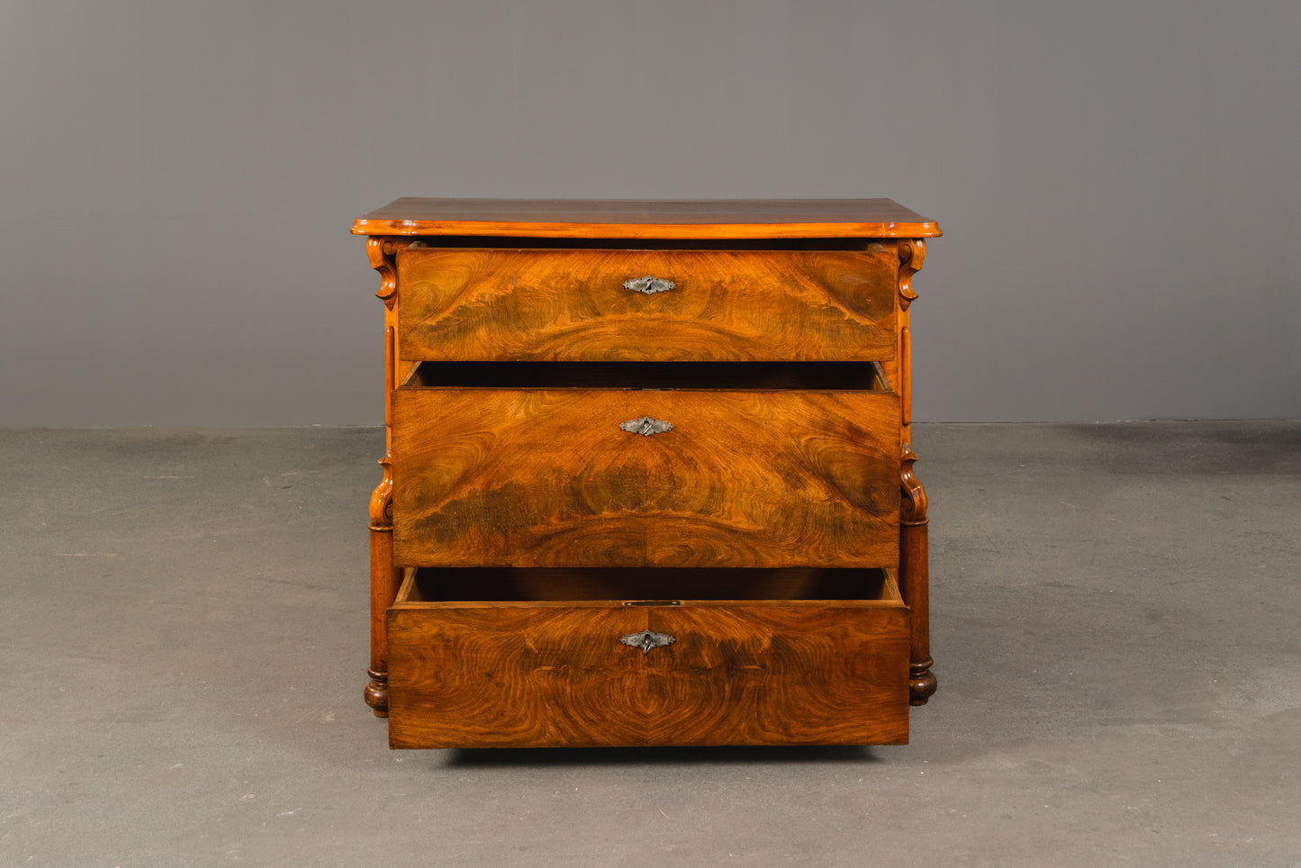 Elegante Louis Philippe Kommode, 2.Hälfte des 19.Jahrhunderts - Schrank Regal Sideboard Alt Antik MÖBLINGER