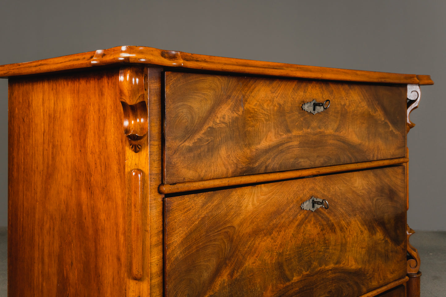 Elegante Louis Philippe Kommode, 2.Hälfte des 19.Jahrhunderts - Schrank Regal Sideboard Alt Antik MÖBLINGER