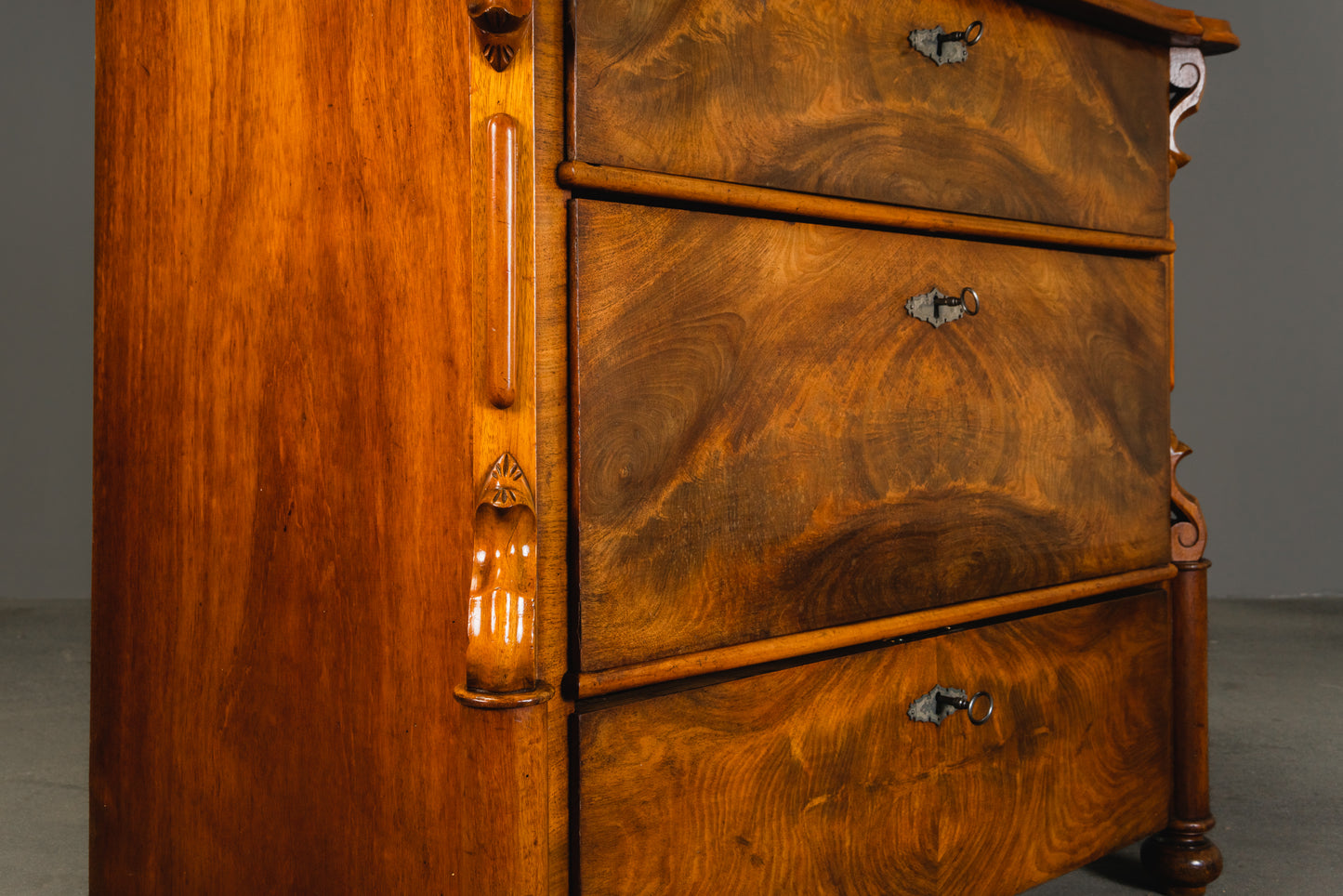 Elegante Louis Philippe Kommode, 2.Hälfte des 19.Jahrhunderts - Schrank Regal Sideboard Alt Antik MÖBLINGER