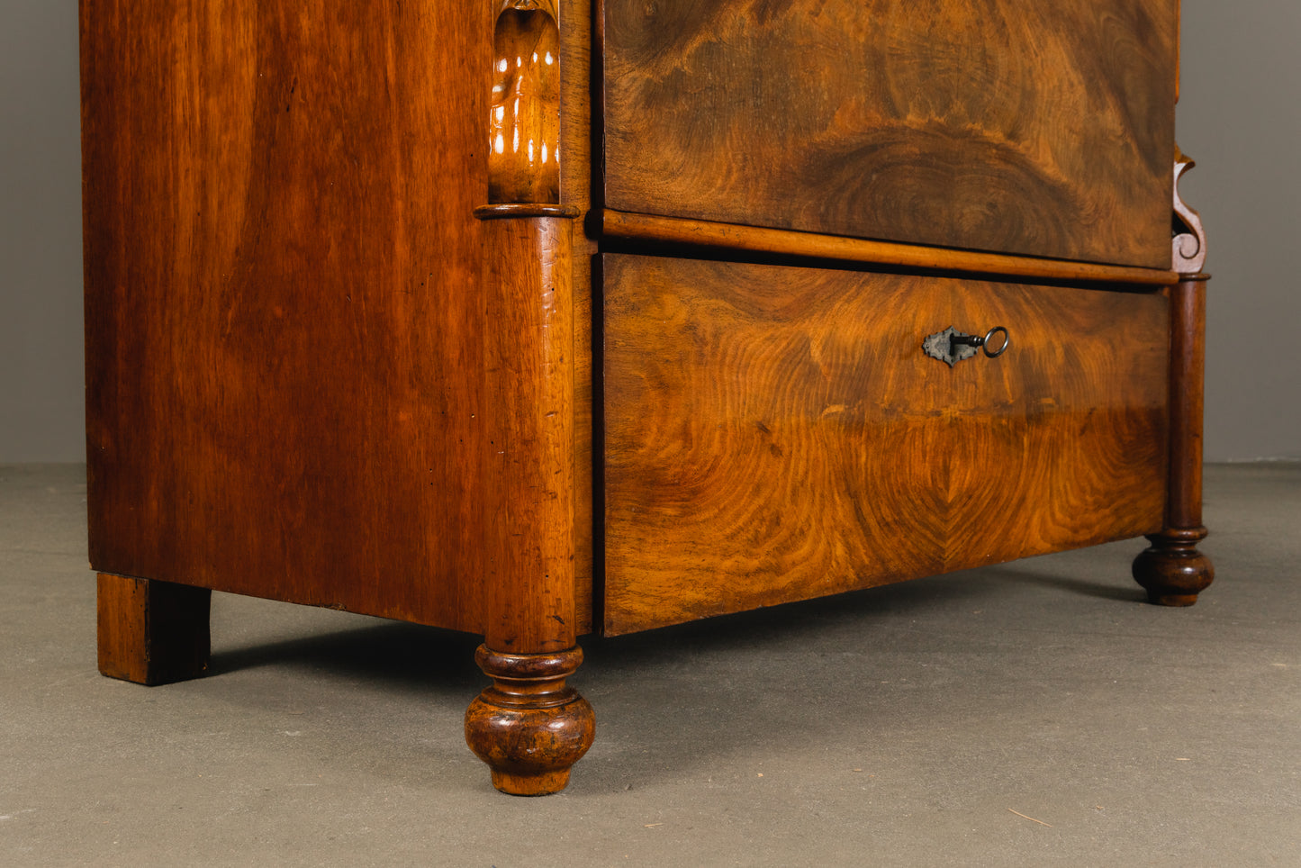 Elegante Louis Philippe Kommode, 2.Hälfte des 19.Jahrhunderts - Schrank Regal Sideboard Alt Antik MÖBLINGER