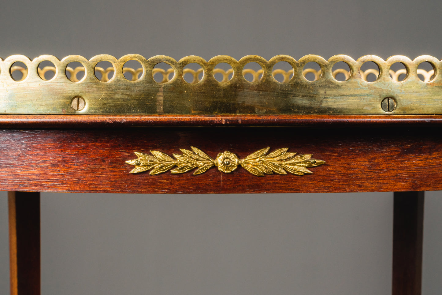 filigraner Beistelltisch im Louis XVI Stil, 1.Hälfte des 20.Jahrhunderts - Tisch Sidetable Blumentisch Sofa Sessel Alt Antik MÖBLINGER