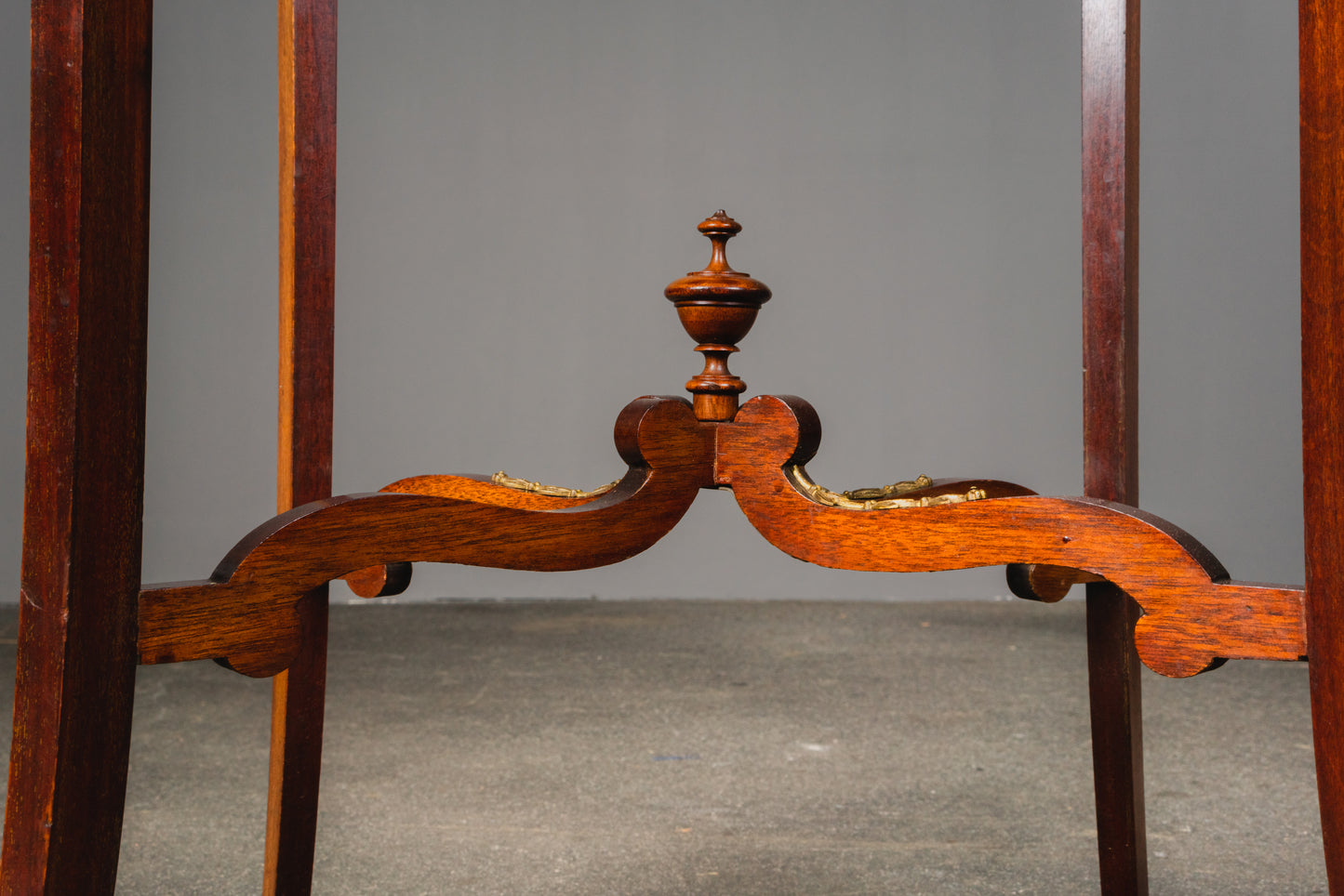 filigraner Beistelltisch im Louis XVI Stil, 1.Hälfte des 20.Jahrhunderts - Tisch Sidetable Blumentisch Sofa Sessel Alt Antik MÖBLINGER