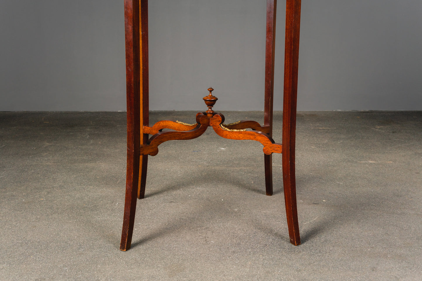 filigraner Beistelltisch im Louis XVI Stil, 1.Hälfte des 20.Jahrhunderts - Tisch Sidetable Blumentisch Sofa Sessel Alt Antik MÖBLINGER