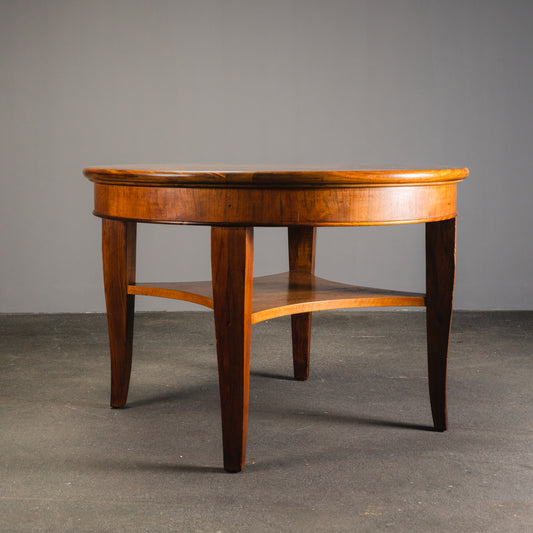 Schlichter Jugendstil Beistelltisch, Anfang des 20.Jahrhunderts - Tisch Table Sidetable Sofa Couch Nussbaum Alt Antik MÖBLINGER