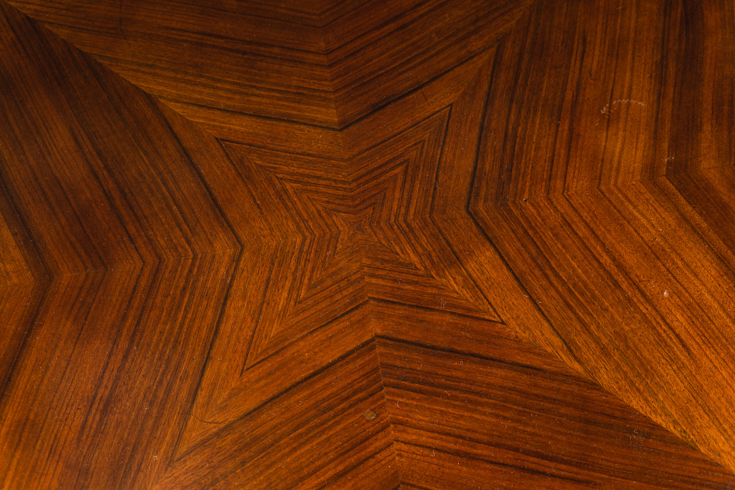 Schlichter Jugendstil Beistelltisch, Anfang des 20.Jahrhunderts - Tisch Table Sidetable Sofa Couch Nussbaum Alt Antik MÖBLINGER