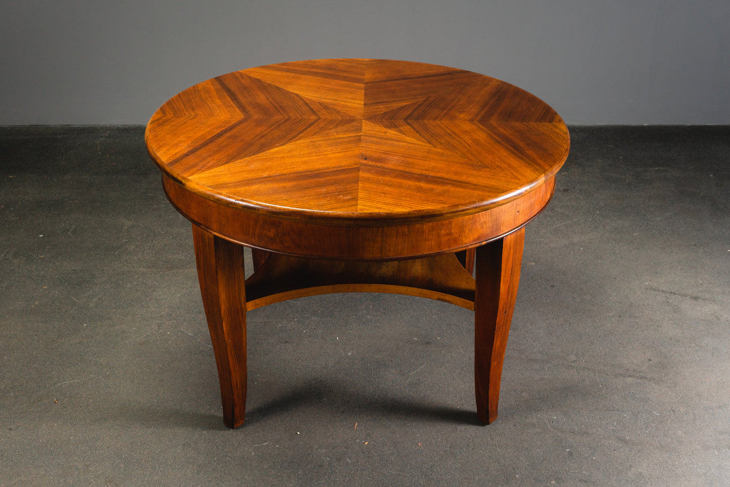 Schlichter Jugendstil Beistelltisch, Anfang des 20.Jahrhunderts - Tisch Table Sidetable Sofa Couch Nussbaum Alt Antik MÖBLINGER
