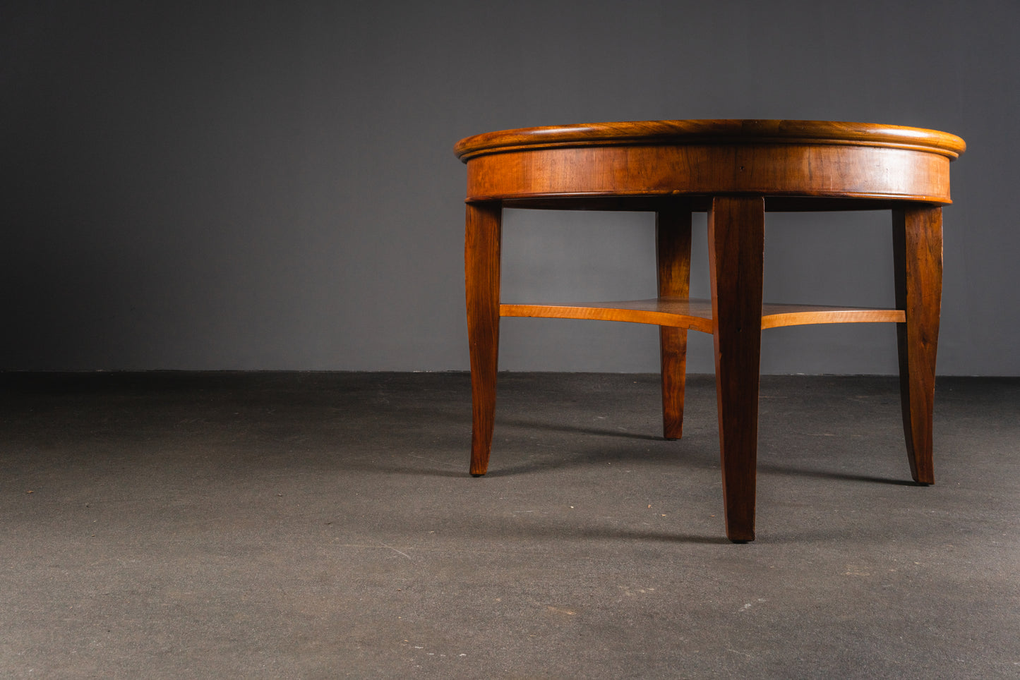 Schlichter Jugendstil Beistelltisch, Anfang des 20.Jahrhunderts - Tisch Table Sidetable Sofa Couch Nussbaum Alt Antik MÖBLINGER