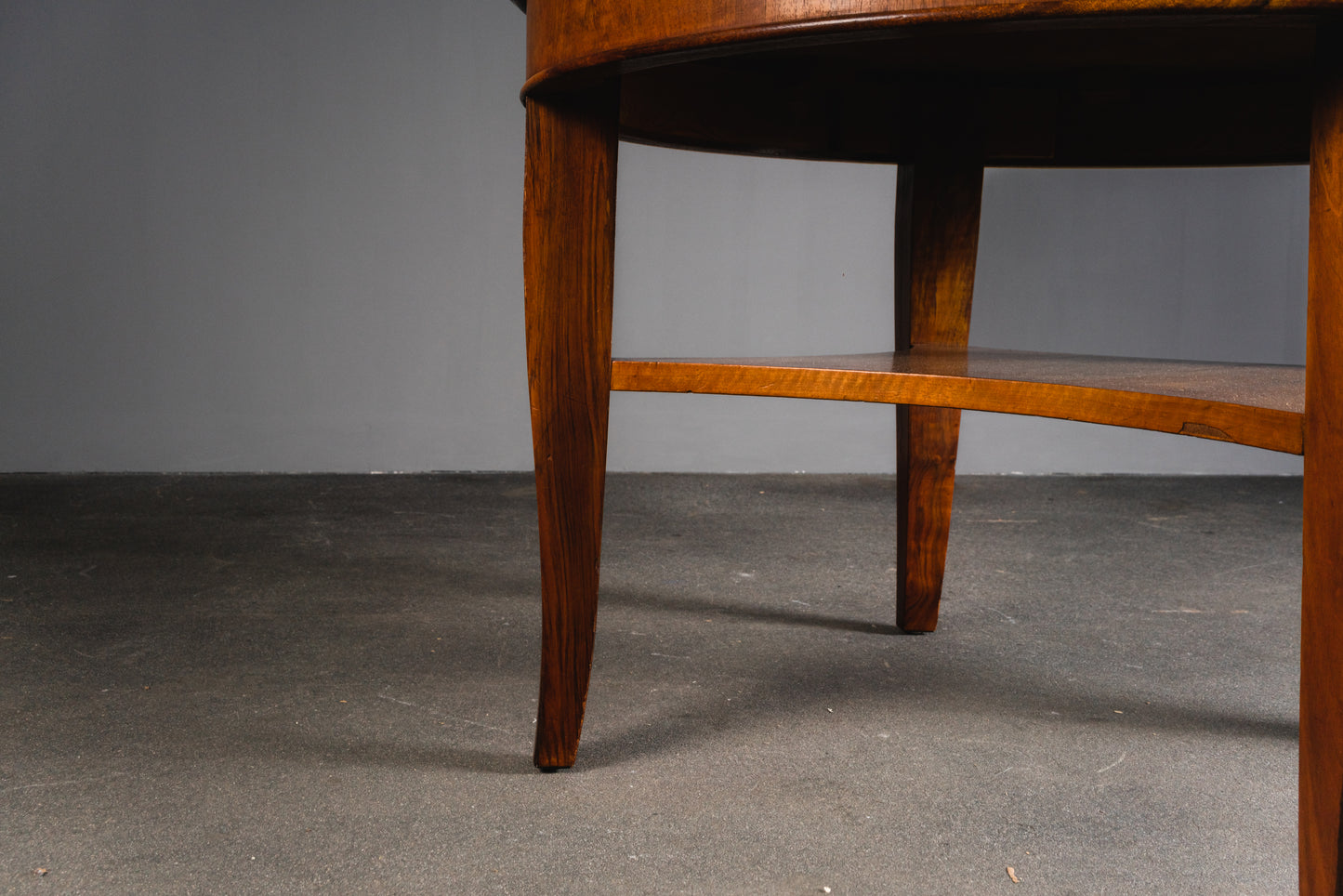 Schlichter Jugendstil Beistelltisch, Anfang des 20.Jahrhunderts - Tisch Table Sidetable Sofa Couch Nussbaum Alt Antik MÖBLINGER