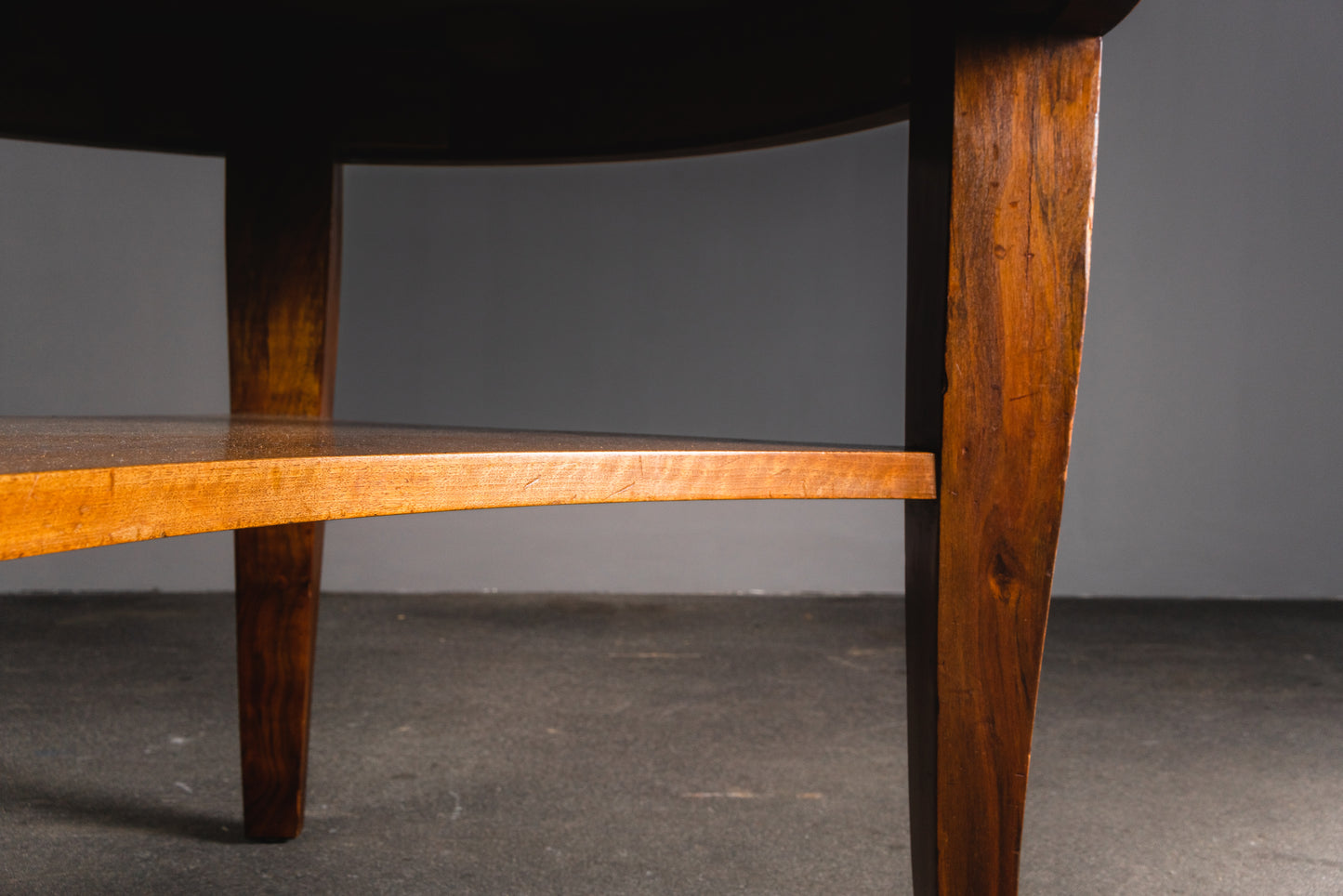 Schlichter Jugendstil Beistelltisch, Anfang des 20.Jahrhunderts - Tisch Table Sidetable Sofa Couch Nussbaum Alt Antik MÖBLINGER