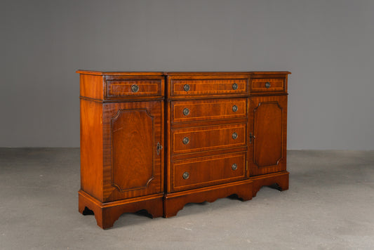 Elegantes kleines Sideboard im Englischen Stil, 2.Hälfte des 20.Jahrhunderts - Anrichte Kommode Schrank Antikstil MÖBLINGER