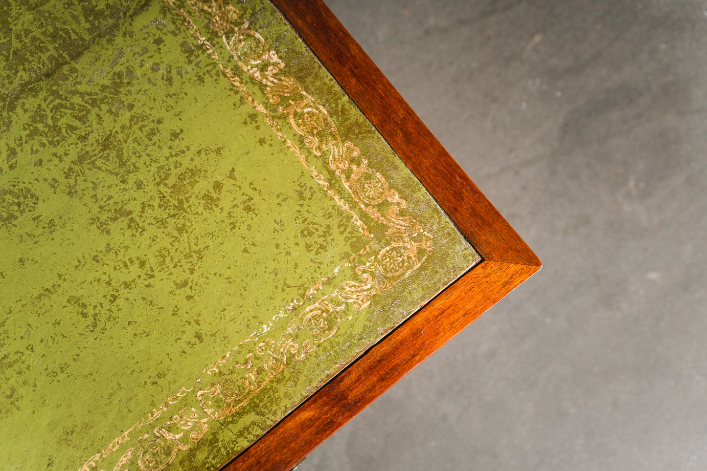 eleganter Schreibtisch im Englischen Stil, aus dem 20.Jahrhundert, Tisch Desk Büro Office Stuhl Alt Vintage MÖBLINGER