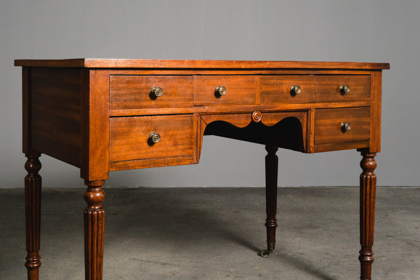 eleganter Schreibtisch im Englischen Stil, aus dem 20.Jahrhundert, Tisch Desk Büro Office Stuhl Alt Vintage MÖBLINGER