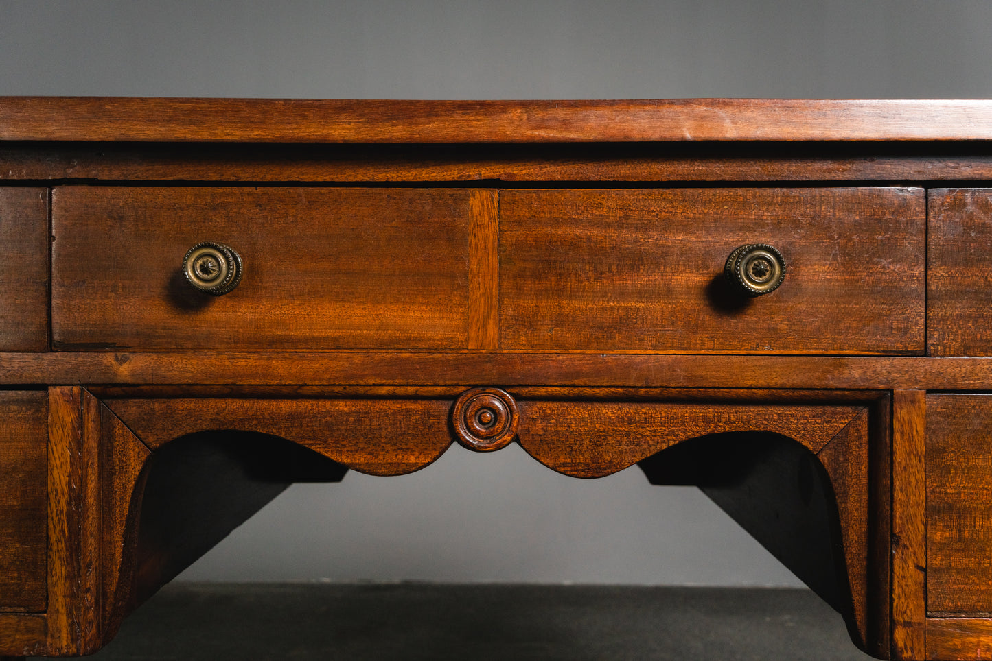 eleganter Schreibtisch im Englischen Stil, aus dem 20.Jahrhundert, Tisch Desk Büro Office Stuhl Alt Vintage MÖBLINGER