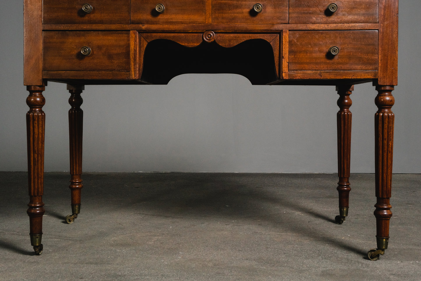 eleganter Schreibtisch im Englischen Stil, aus dem 20.Jahrhundert, Tisch Desk Büro Office Stuhl Alt Vintage MÖBLINGER