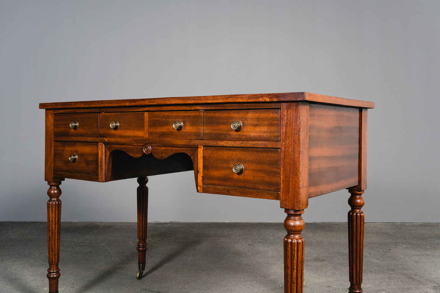 eleganter Schreibtisch im Englischen Stil, aus dem 20.Jahrhundert, Tisch Desk Büro Office Stuhl Alt Vintage MÖBLINGER