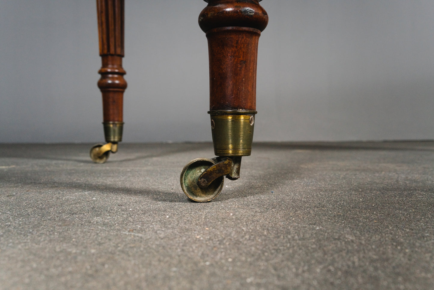 eleganter Schreibtisch im Englischen Stil, aus dem 20.Jahrhundert, Tisch Desk Büro Office Stuhl Alt Vintage MÖBLINGER