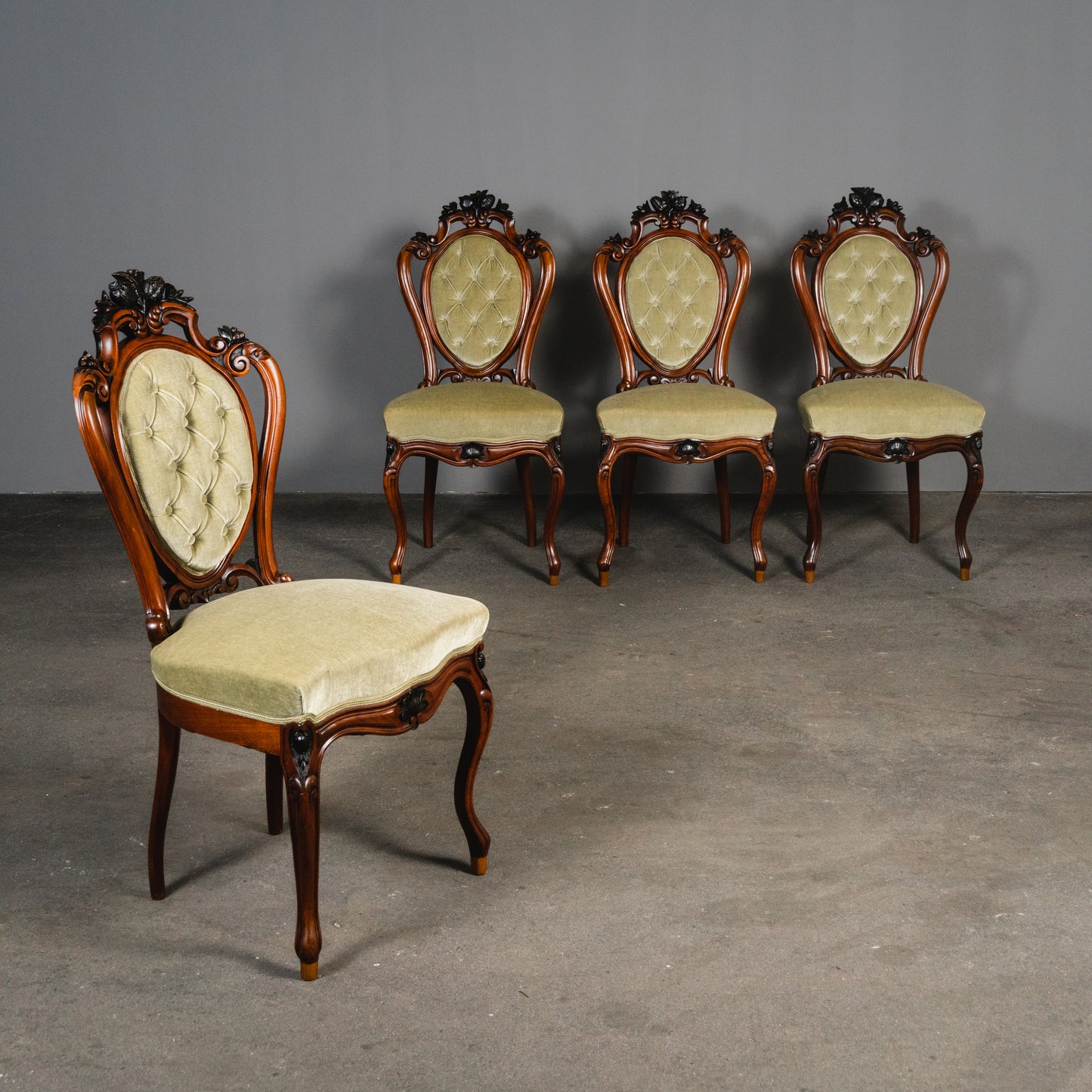 Elegante Louis Philippe Stühle im 4er Set, 2.Hälfte des 19.Jahrhunderts - Stuhl Chair Tisch Esstisch Nussbaum Alt Antik MÖBLINGER