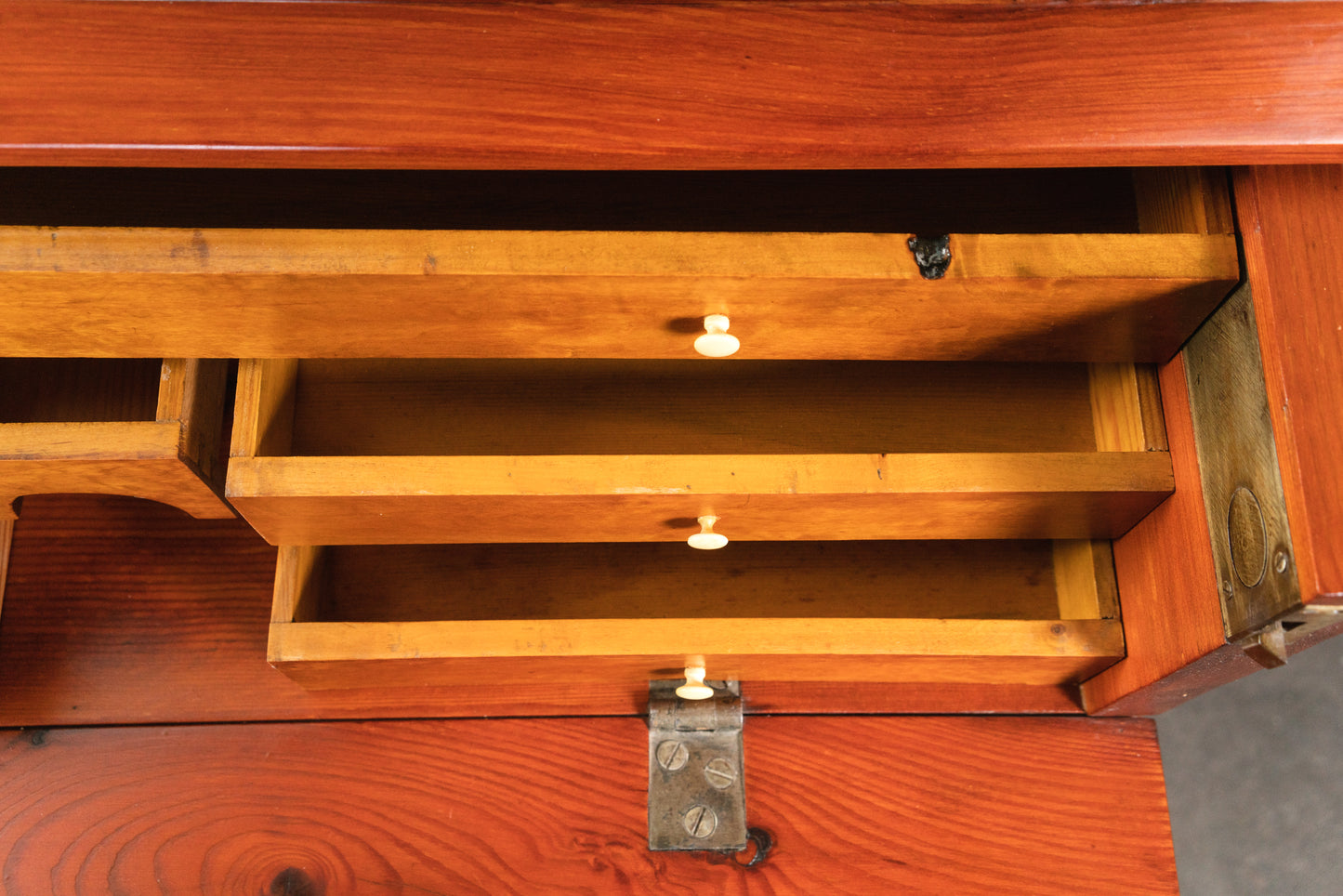 Besondere Kommode mit Sekretärfach im Biedermeier Stil, 1.Hälfte des 19.Jahrhunderts - Schrank Sekretär Schreibtisch Alt Antik MÖBLINGER