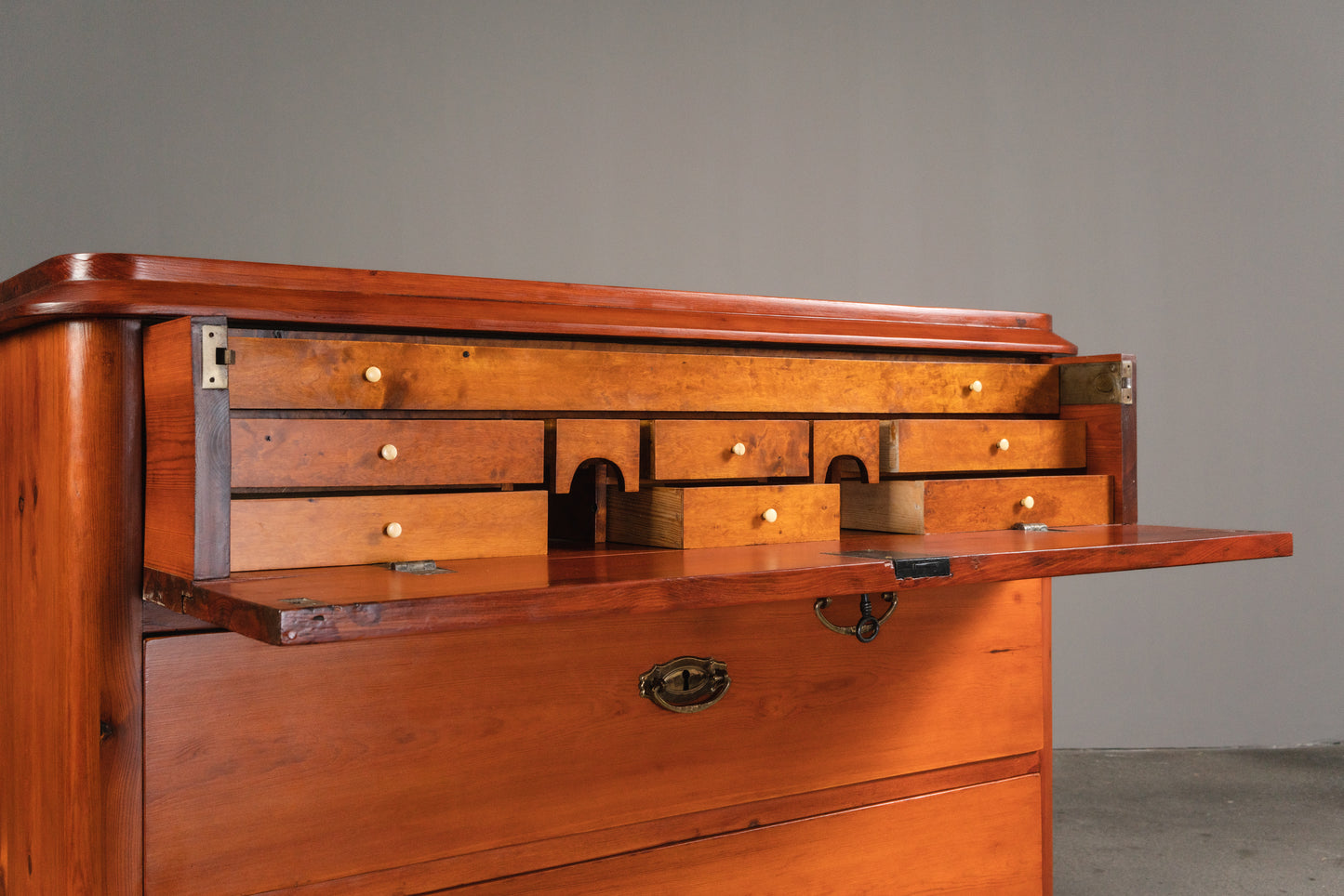 Besondere Kommode mit Sekretärfach im Biedermeier Stil, 1.Hälfte des 19.Jahrhunderts - Schrank Sekretär Schreibtisch Alt Antik MÖBLINGER