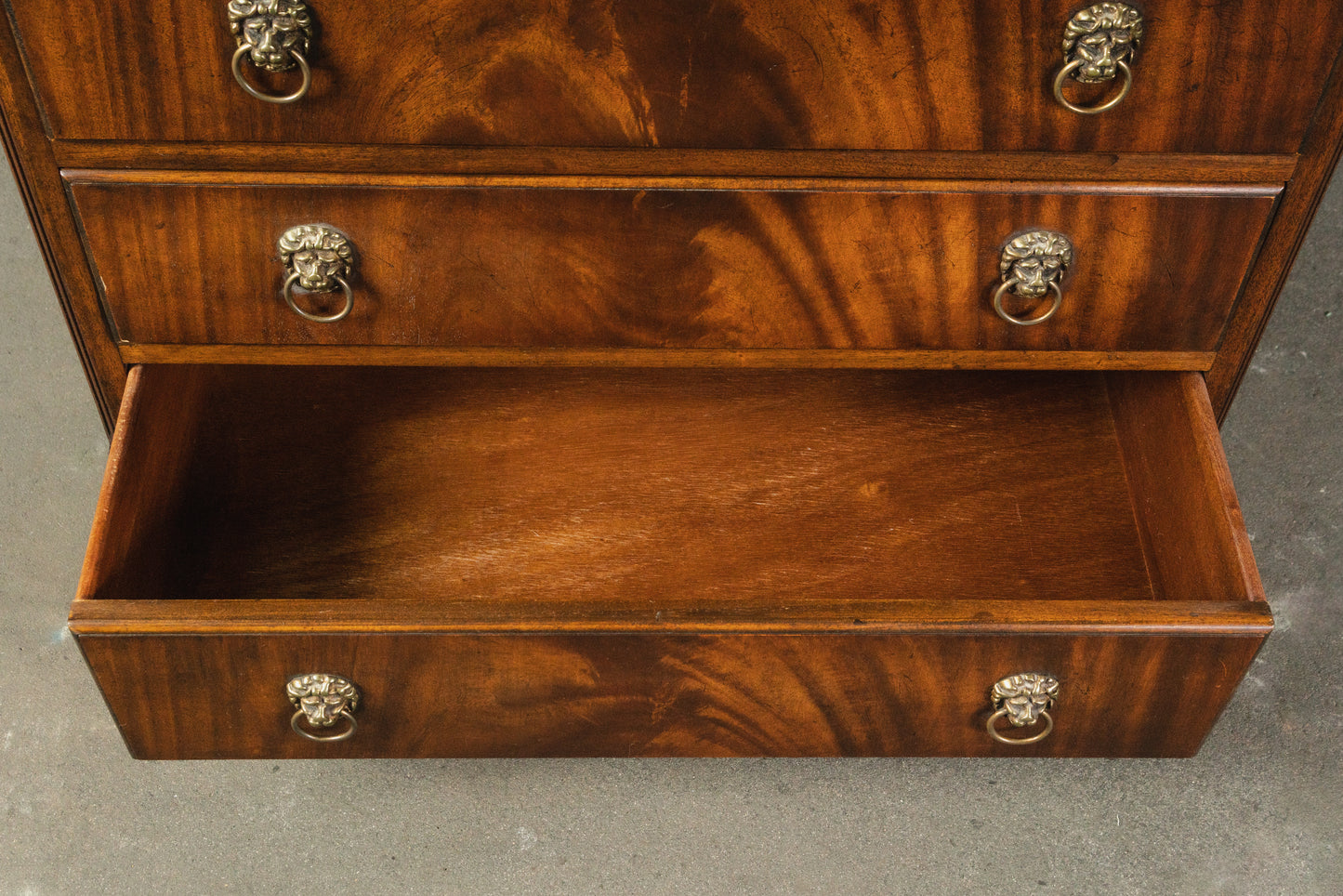 Eleganter Bücherschrank im Englischen Stil, 2.Hälfte des 20.Jahrhunderts - Vitrine Schrank Kommode Regal Alt Vintage MÖBLINGER