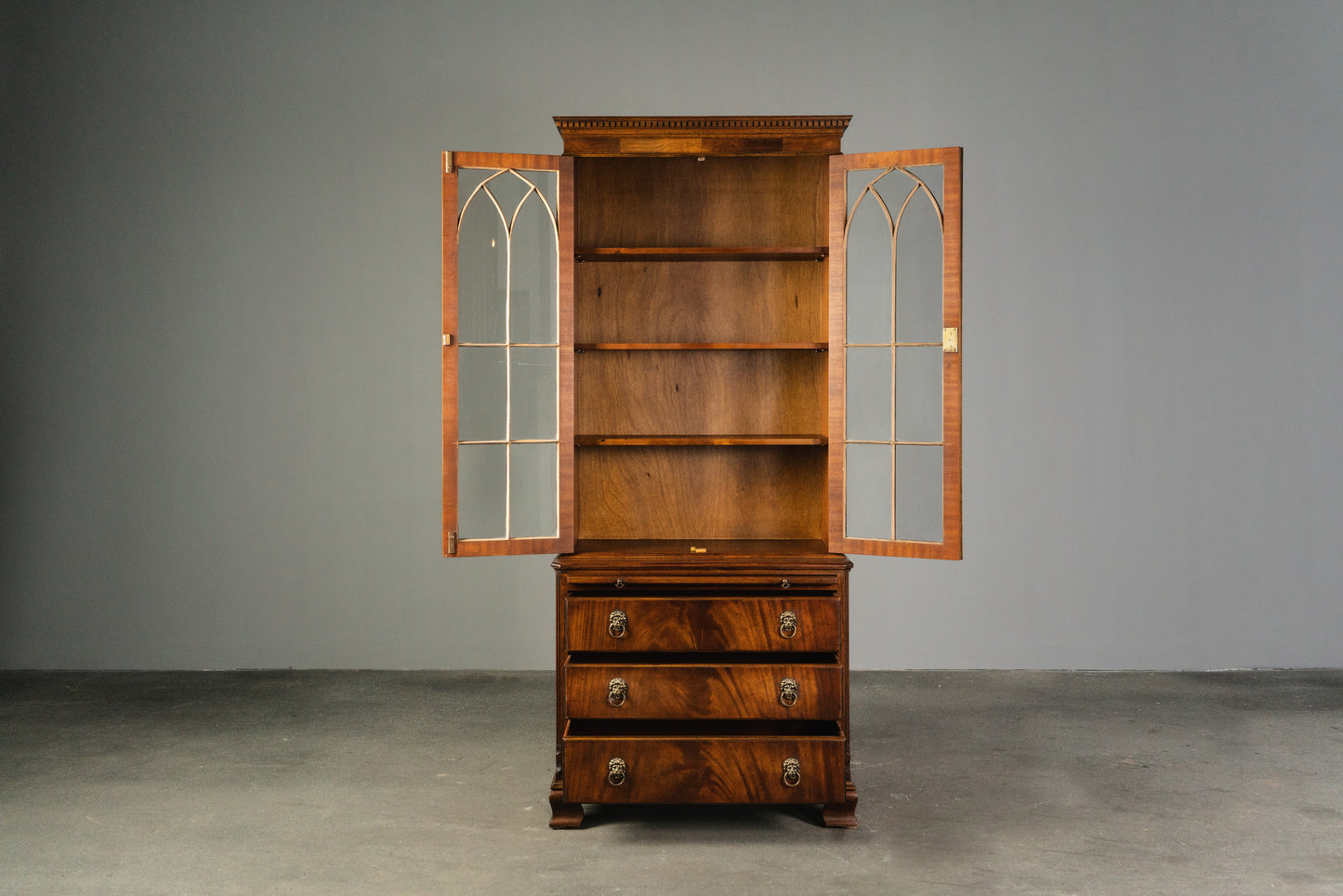 Eleganter Bücherschrank im Englischen Stil, 2.Hälfte des 20.Jahrhunderts - Vitrine Schrank Kommode Regal Alt Vintage MÖBLINGER