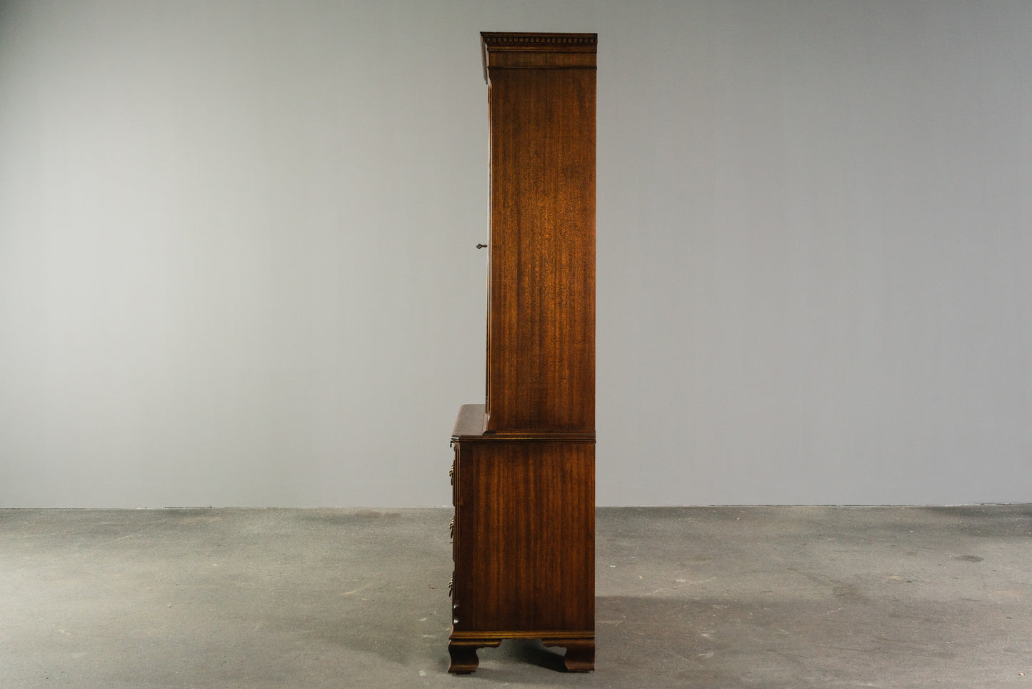 Eleganter Bücherschrank im Englischen Stil, 2.Hälfte des 20.Jahrhunderts - Vitrine Schrank Kommode Regal Alt Vintage MÖBLINGER