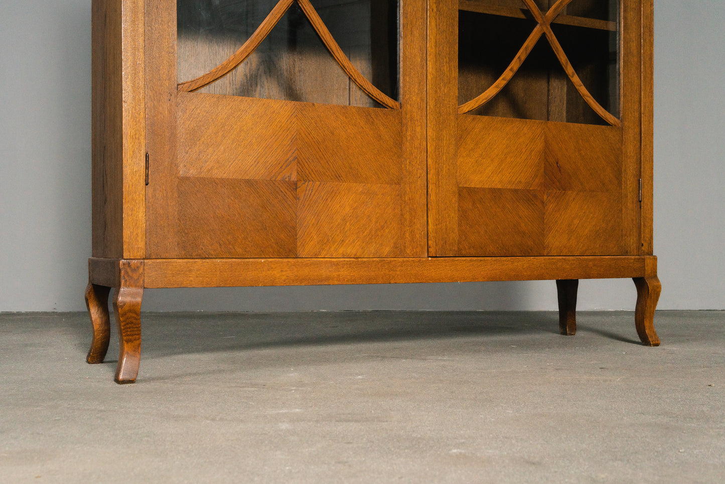 Eleganter Jugendstil Bücherschrank, Anfang des 20.Jahrhunderts - Vitrine Sideboard Highboard Kommode Eiche Alt Antik MÖBLINGER