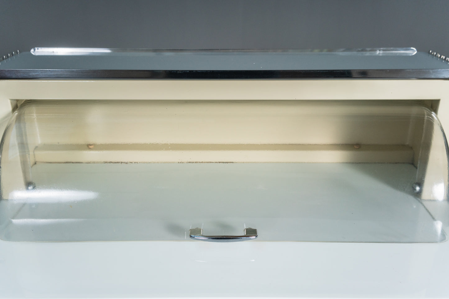 Cooler Medizinschrank im Industriedesign, Mitte des 20.Jahrhunderts - Arztschrank Arzt Schrank Industrial Kommode Regal Alt Vintage MÖBLINGER