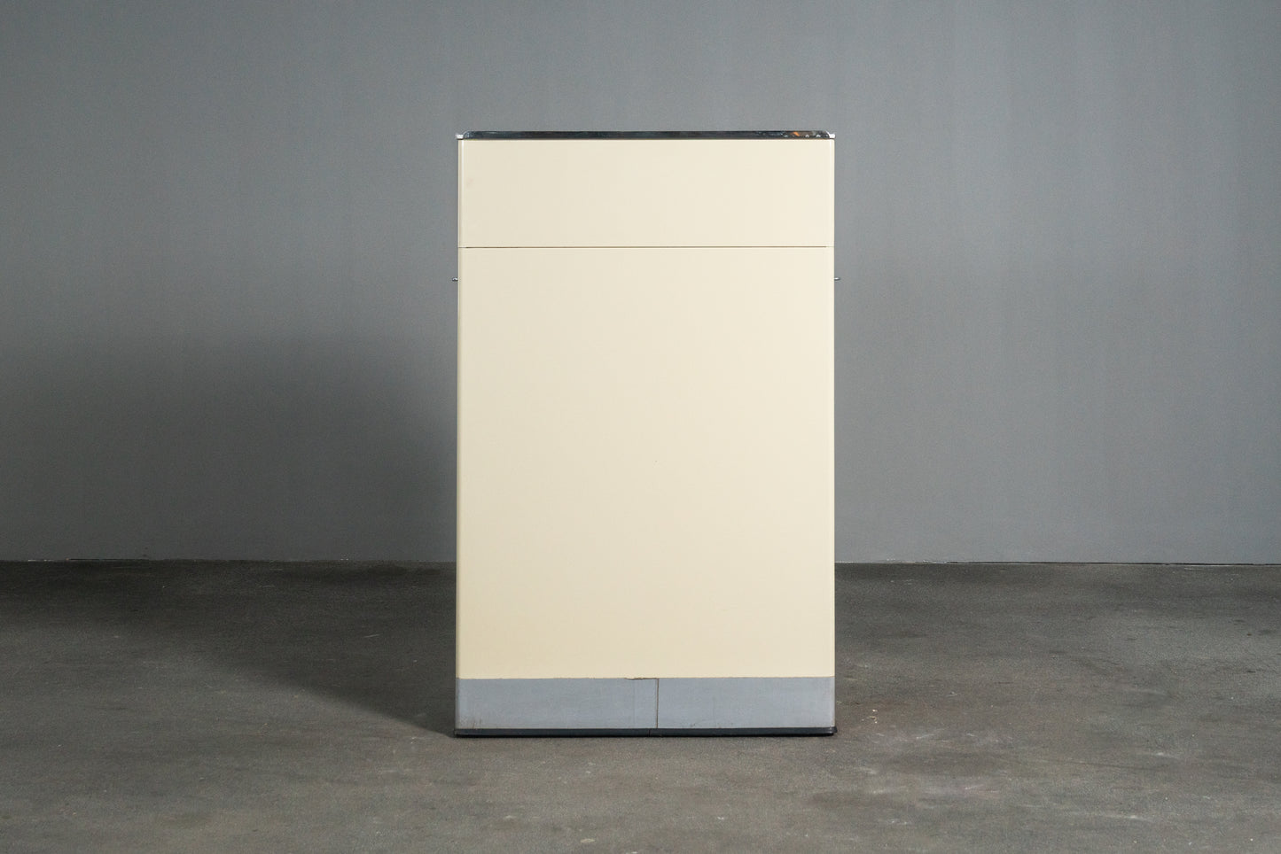 Cooler Medizinschrank im Industriedesign, Mitte des 20.Jahrhunderts - Arztschrank Arzt Schrank Industrial Kommode Regal Alt Vintage MÖBLINGER